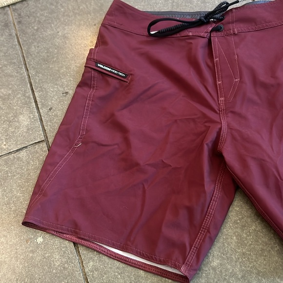 Volcom Board Shorts - Picture 3 of 7